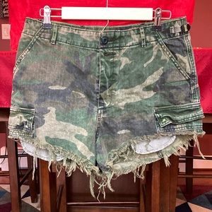 We The Free Green Camouflage Cut-Off Button-Fly Cargo Shorts. Size 10